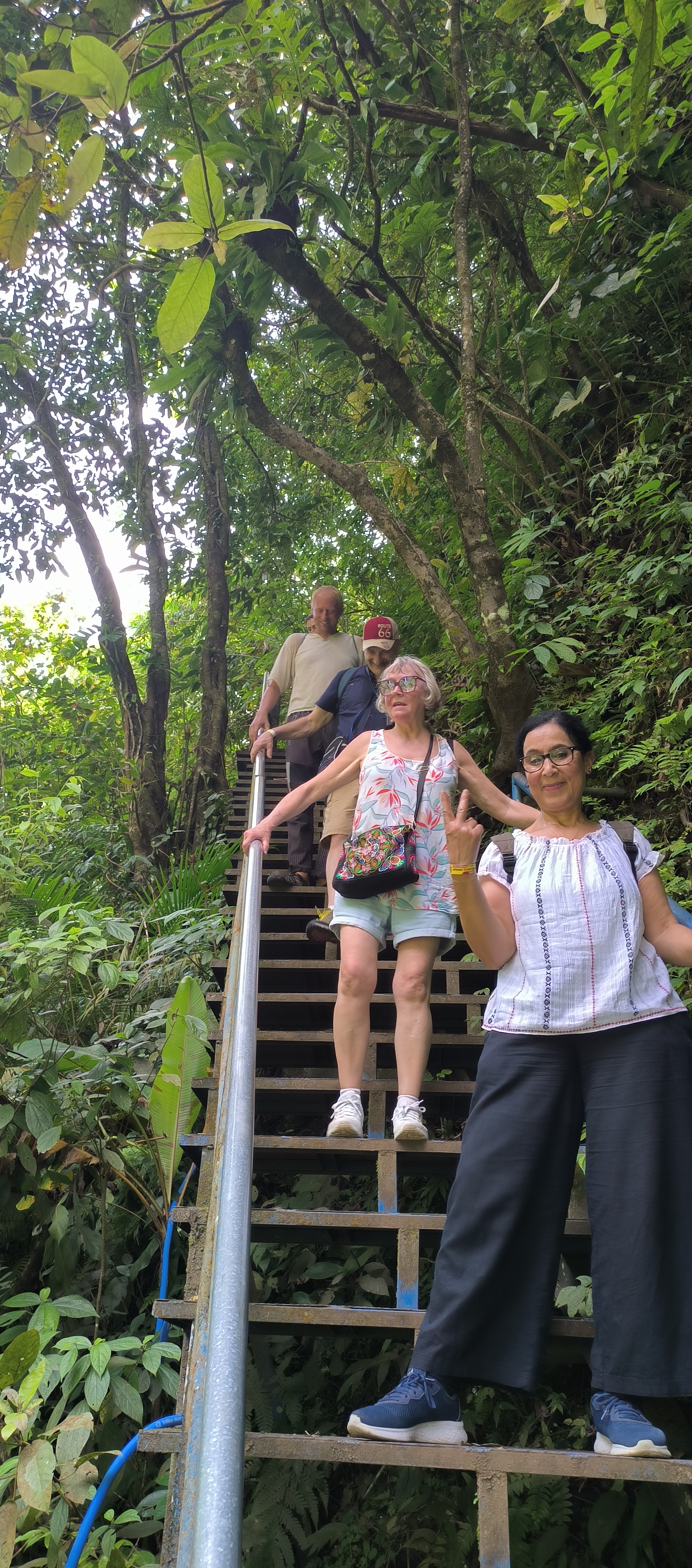 Faouzia, Pascale, Eric, Adèl et Mickael en randonnée